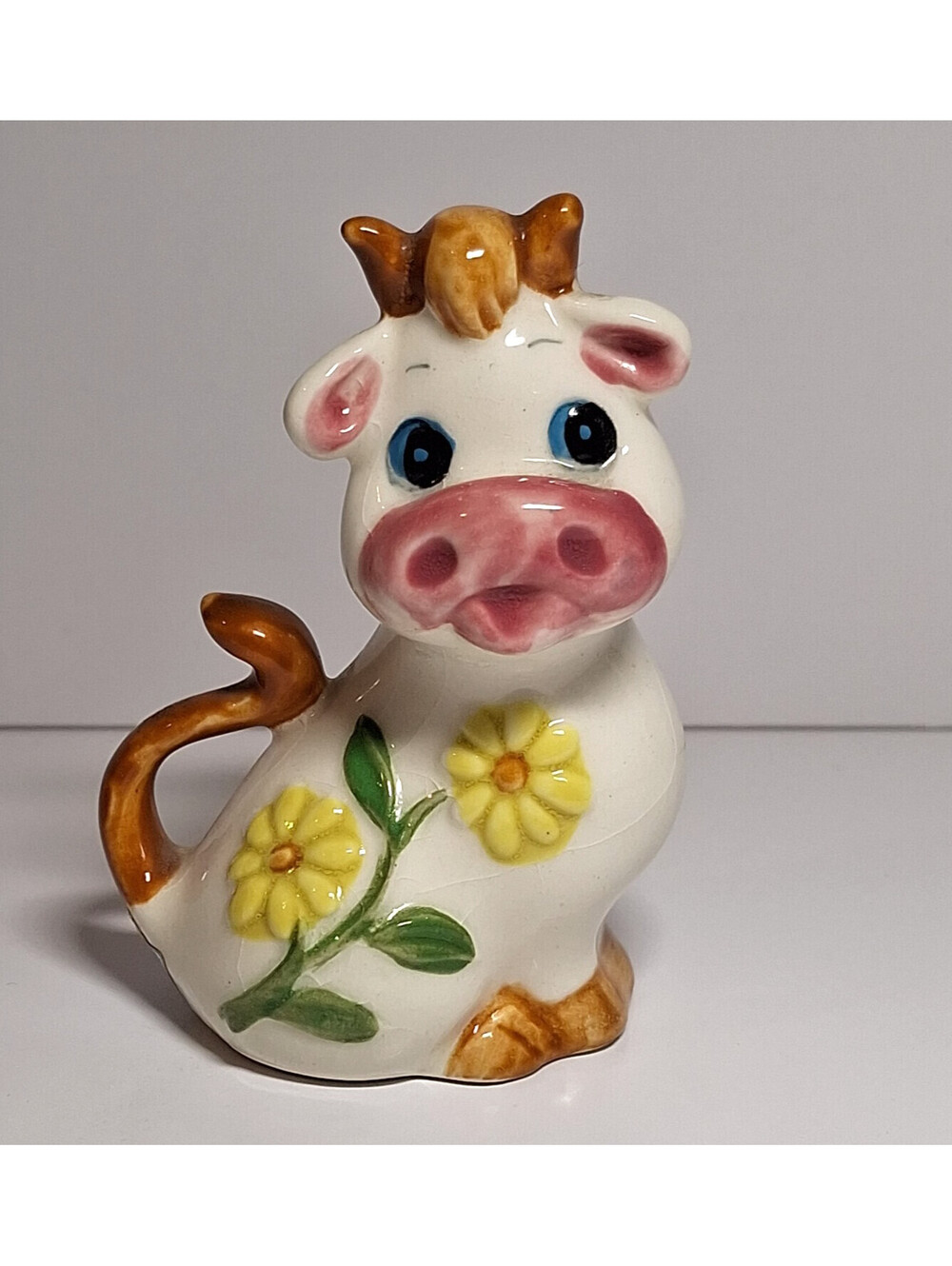 RARE JAPAN ANTHROPOMORPHIC COWS W/ DAISIES SALT Or PEPPER SHAKER
